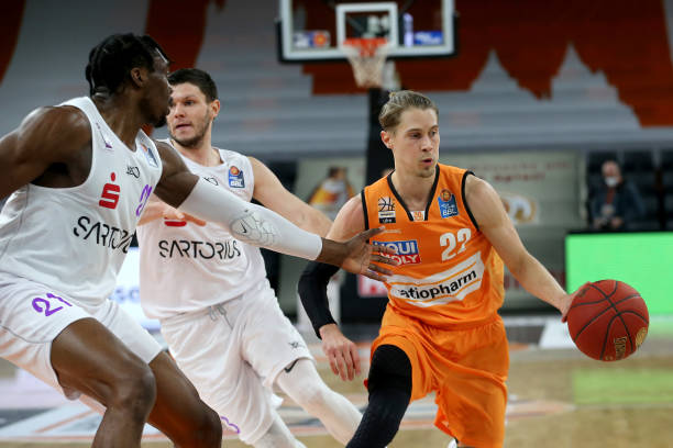 显示出他无 显示出他无