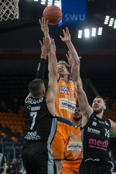 以速度型边 以速度型边